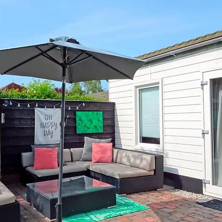 Delightful Tropical Retreat Close To The Sea *