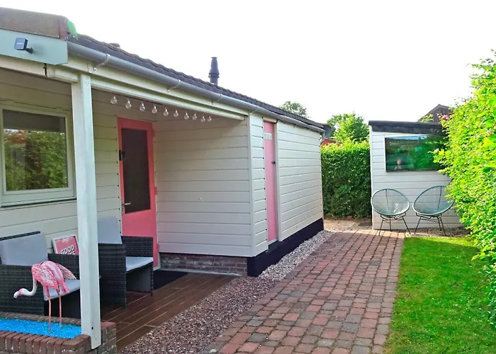 Delightful Tropical Retreat Close To The Sea * Warmenhuizen