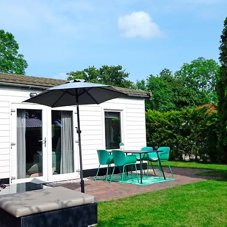 펜션 Delightful Tropical Retreat Close To The Sea