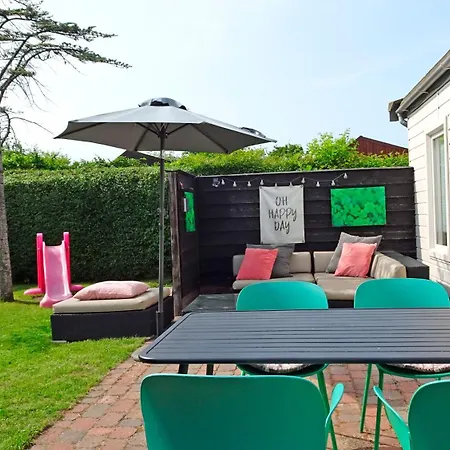 펜션 Delightful Tropical Retreat Close To The Sea