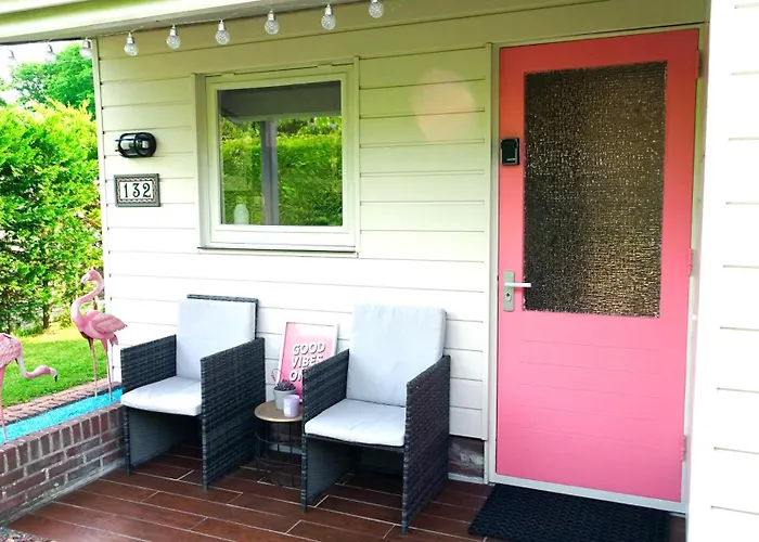 Delightful Tropical Retreat Close To The Sea 펜션 와멘후젠