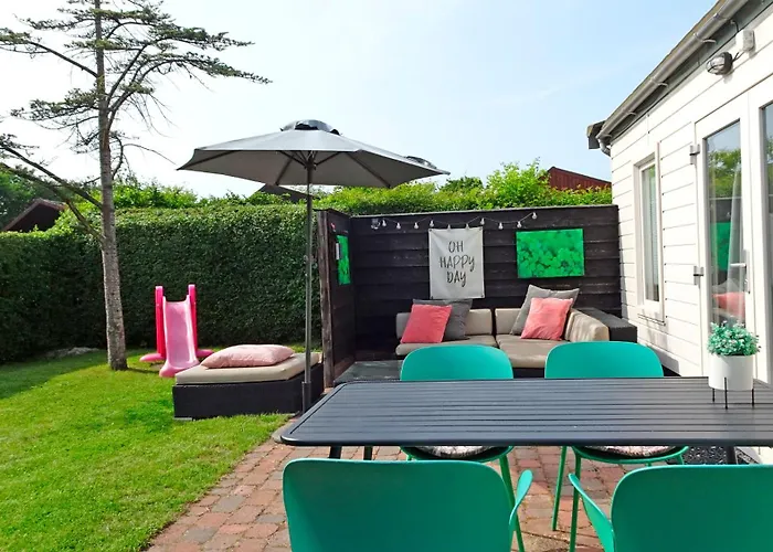 펜션 Delightful Tropical Retreat Close To The Sea