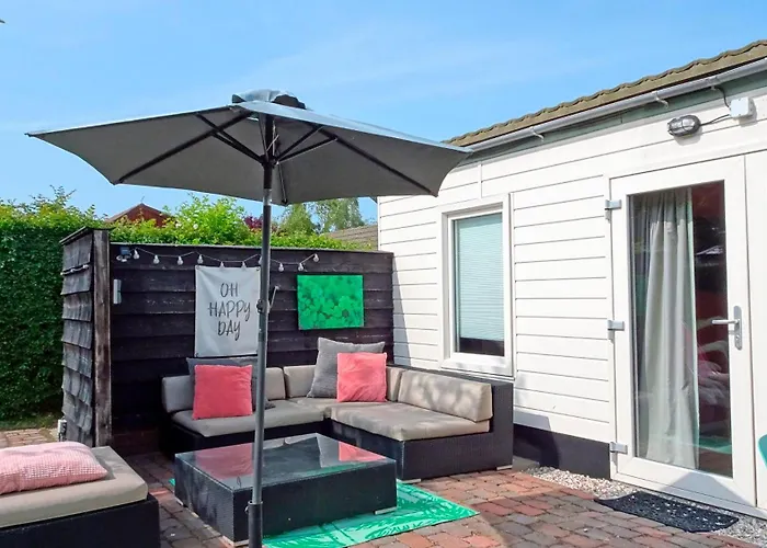 Delightful Tropical Retreat Close To The Sea *