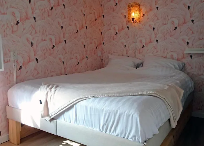 Delightful Tropical Retreat Close To The Sea 펜션